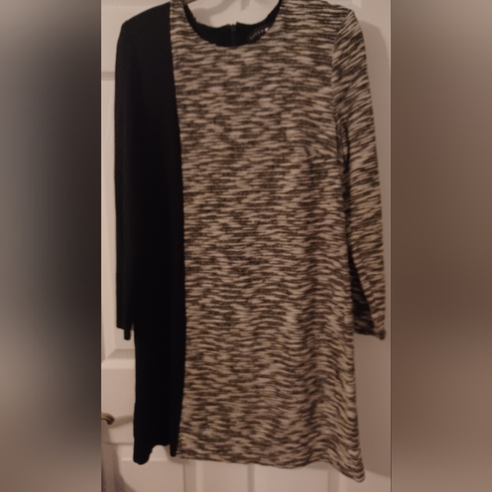 Slate & Willow Black and Gray Long Sleeve Dress